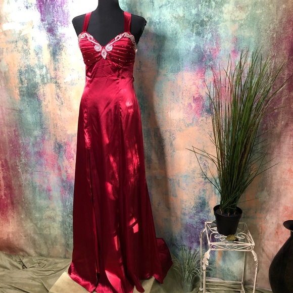 Narianna Dresses & Skirts - 📌Narianna Stunning Prom - Formal - Ball Dress with Train and Beading